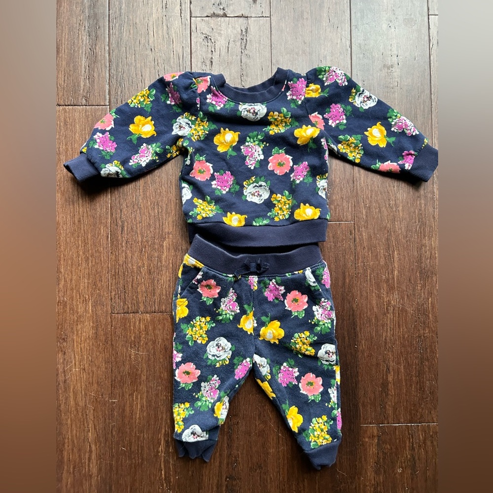 Janie and Jack athleisure, matching set, fits like 9-12 months